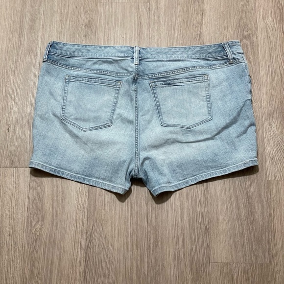 Torrid Skinny Short Light Wash Distressed Size 22 - Picture 7 of 9